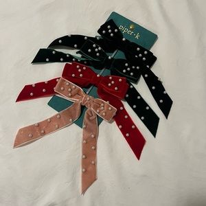 Hair bow pearl set unopened